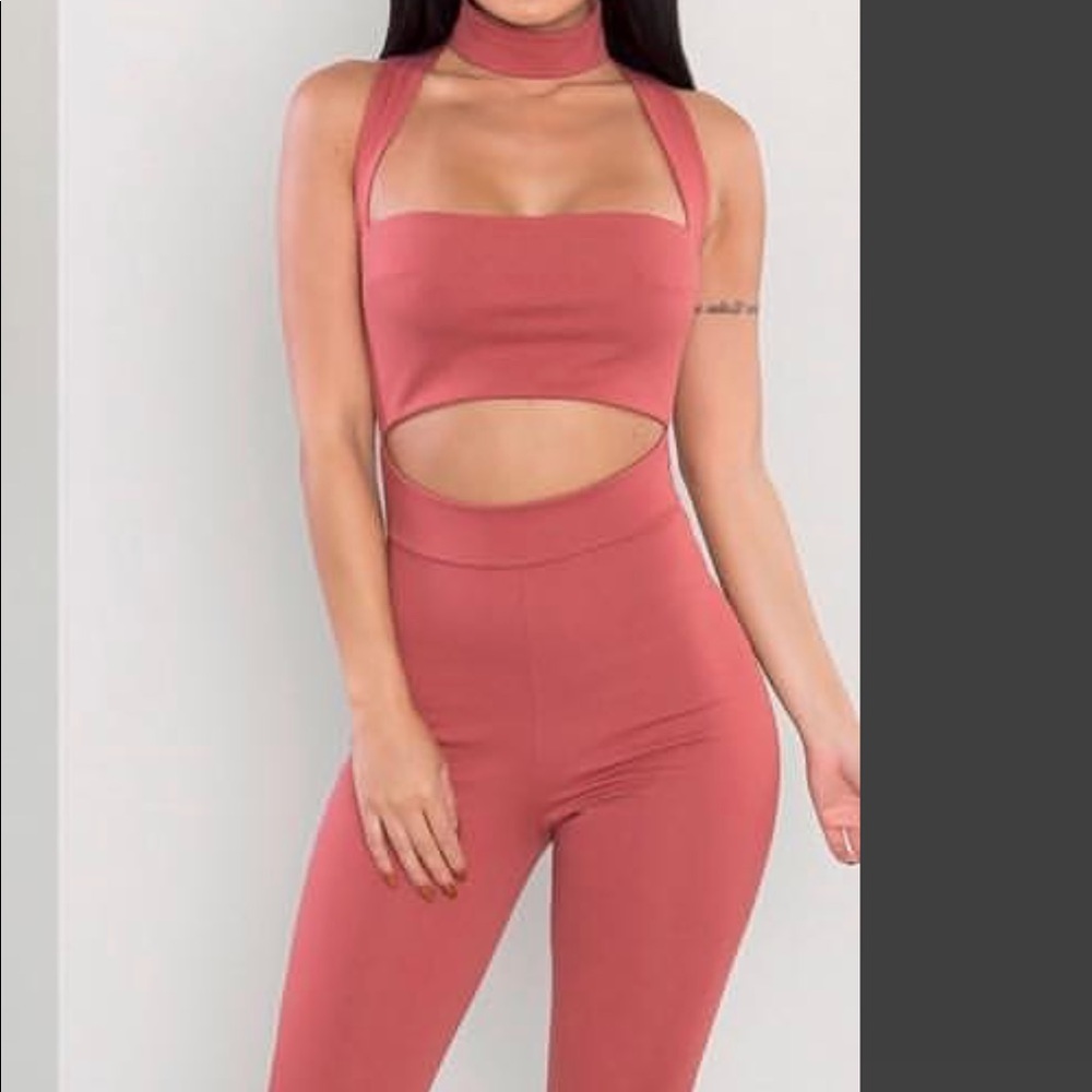 Mauve jumpsuit with choker colar